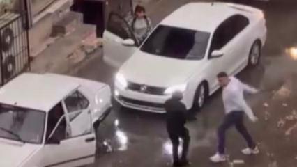 D&ouml;ner bı&ccedil;ağıyla trafikte tartıştı, ehliyetine el konuldu: Videoyu yayınlayanı tehdit etti