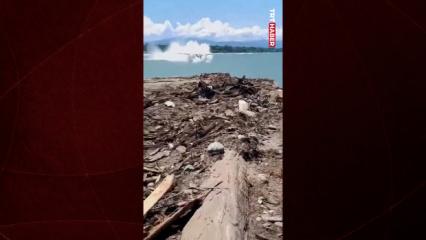 Endonezya'da denize acil iniş yapan u&ccedil;ak kamerada!