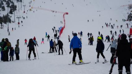 Ergan Kayak Merkezi ara tatilin son g&uuml;n&uuml;nde doldu taştı  