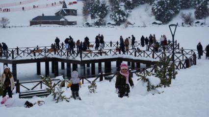 G&ouml;l manzarası eşliğinde kayak deneyimi: Ergan Kayak Merkezi