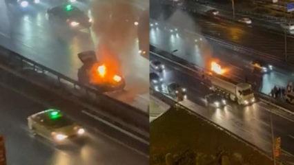 Hali&ccedil; K&ouml;pr&uuml;s&uuml;'nde seyir halindeki otomobil yandı