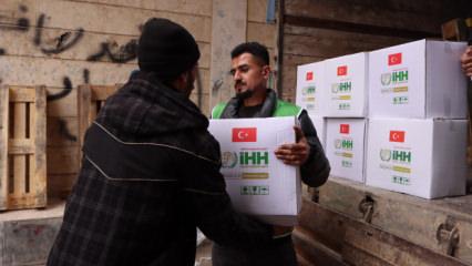İHH, ge&ccedil;tiğimiz yıl Suriye&rsquo;ye 972 tır yardım malzemesi g&ouml;nderdi!