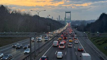 İstanbul trafiğinde rekor: Y&uuml;zde 89'u g&ouml;rd&uuml;! Ara tatil bile &ccedil;are olmadı