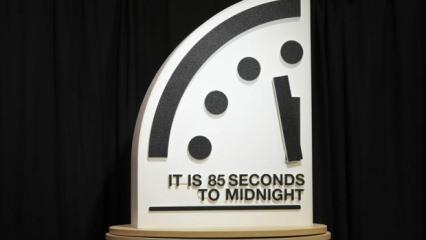 Tehlike &ccedil;anları &ccedil;alıyor: Kıyamet saati g&uuml;ncellendi! Gece yarısına 85 saniye