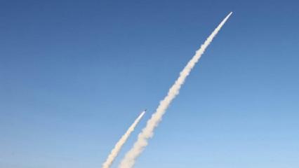 Kuzey Kore'den g&ouml;vde g&ouml;sterisi: Yeni roketatar sistemi tam isabetle vurdu