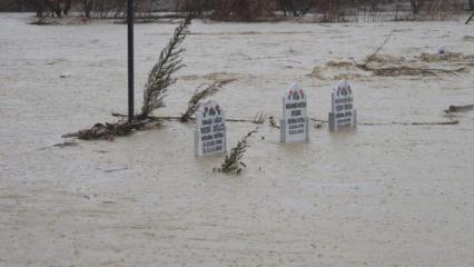 Mezarlığı g&ouml;ren bir daha baktı: Adana'da &uuml;zen manzara