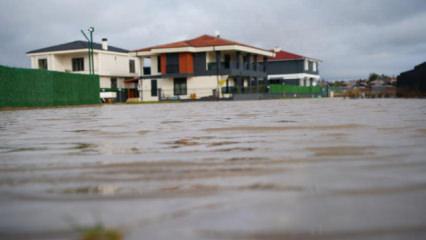 L&uuml;ks villalar sular altında kaldı