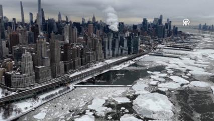 New York&rsquo;ta dondurucu soğuklar Hudson Nehri&rsquo;ni kısmen dondurdu