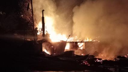 Ordu'da esrarengiz olay! İtfaiye ekipleri yanan evin bah&ccedil;esinde asılı halde buldu