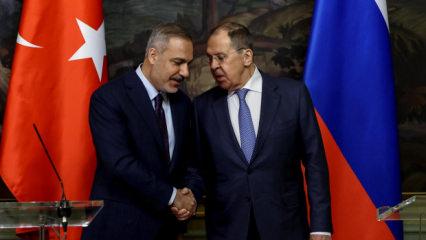 Rusya'dan &ccedil;arpıcı T&uuml;rkiye analizi! Lavrov'dan tarihi a&ccedil;ıklama: Sadece T&uuml;rkler durdurabilir