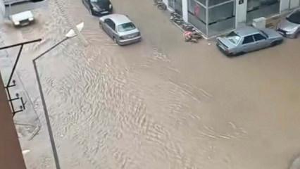 Sağanak yağış sonrası sokaklar g&ouml;le d&ouml;nd&uuml;, evleri su bastı! Bir&ccedil;ok ilden sel manzarası!