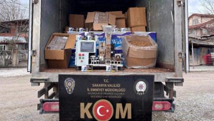 Sakarya'da 670 kilo ka&ccedil;ak t&uuml;t&uuml;n ile 483 bin makaron ele ge&ccedil;irildi
