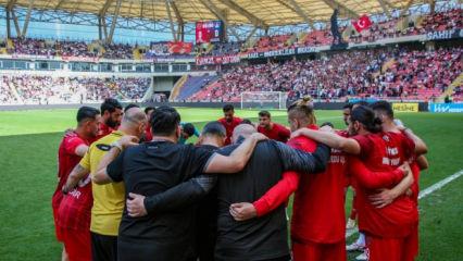 S&uuml;per Lig'in eski efsanesi kapanıyor: Futbolcular tesisleri terk etti