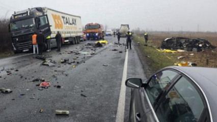 Taraftarları taşıyan ara&ccedil; tırla &ccedil;arpıştı! 7 kişi &ouml;ld&uuml;