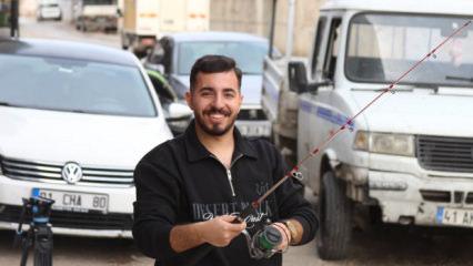 Yer: Adana! Fıkra gibi olayda esnaf sokakta balık tutmaya &ccedil;alıştı