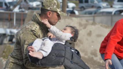 6 Şubat 04.17... T&uuml;rkiye'nin kare kare unutamayacağı felaket....