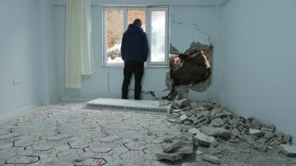 Hakkari&rsquo;de korku dolu anlar: Kopan kaya par&ccedil;ası evin duvarını deldi