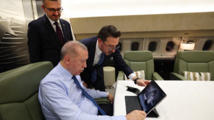 Erdoğan, AA&rsquo;nın 2025&rsquo;e damga vuran fotoğraflarını inceledi! 4 fotoğrafa oy verdi