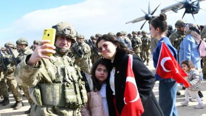 Almanya'da NATO tatbikatına katılacak Mehmet&ccedil;ikleri, aileleri uğurladı