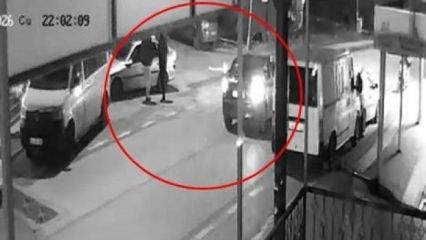 Ara&ccedil;larına binerken kurşun yağmuruna tutuldular: Saldırı anı kamerada