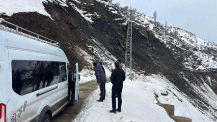 Batman'da heyelan: İki minib&uuml;s mahsur kaldı