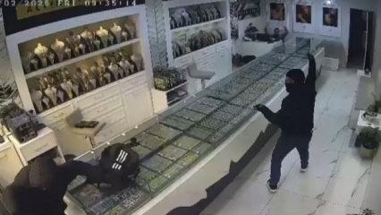 Batman'da maskeli soygun dehşeti: Kuyumcular kepenk kapatıp valiliğe y&uuml;r&uuml;d&uuml;