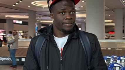 Beşiktaş'ın yeni yıldızına karşılama yapılmadı! Havalimanındaki hali g&uuml;ndem oldu