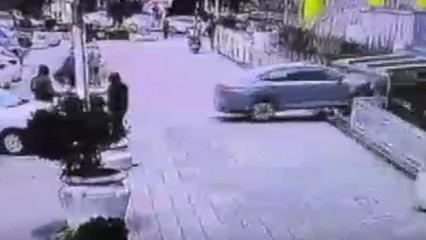 &Ccedil;orlu'da panik anları! Kontrolden &ccedil;ıkan ara&ccedil; AVM'ye daldı