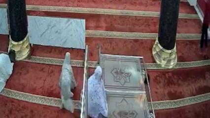 Endonezya'da camide korku dolu anlar: Panel &ccedil;ocuğun &uuml;zerine devrildi