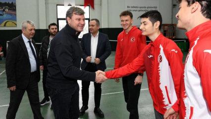 Ertuğrul Sağlam'dan s&uuml;rpriz ziyaret! Atat&uuml;rk'&uuml;n o s&ouml;z&uuml;n&uuml; hatırlattı