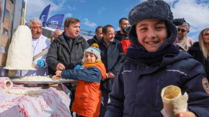 Erzincan'da ilgin&ccedil; d&ouml;ner! Valiler 3200 metrede ikram ettiler
