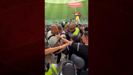 Melo ile Corinthians taraftarları arasında arbade!