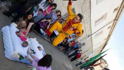 G&ouml;renin g&ouml;zlerine inanamadığı rit&uuml;eller! İşte en garip &uuml;lkeler...