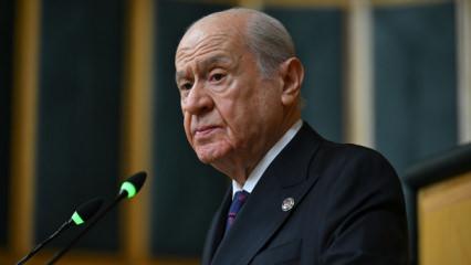 Herkes o detaya kilitlendi: İşte Bah&ccedil;eli'nin y&uuml;z&uuml;ğ&uuml; ve rozetindeki gizli mesajlar