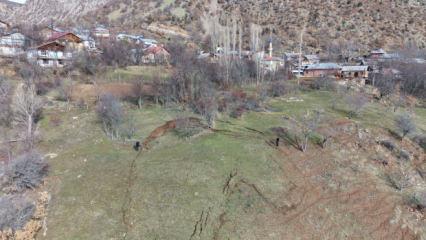 Heyelan sonrası k&ouml;y halkı tedirgin: Tahliye g&uuml;ndemde!