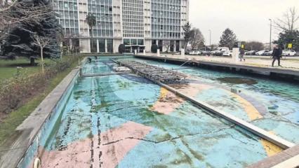 İBB, 15 Temmuz'da destanın simgesi olan havuzu &ccedil;amura boğdu