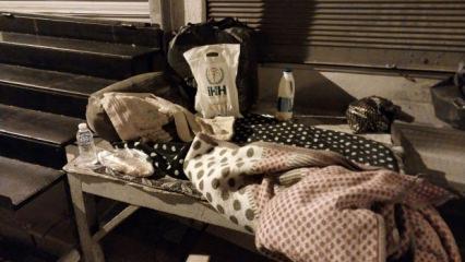 İHH, sokakta kalan vatandaşlara bot ve mont verdi!