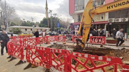 İş&ccedil;iler bulduklarına inanamadı! Antalya'da cami &ouml;n&uuml;nde gizem dolu kazı