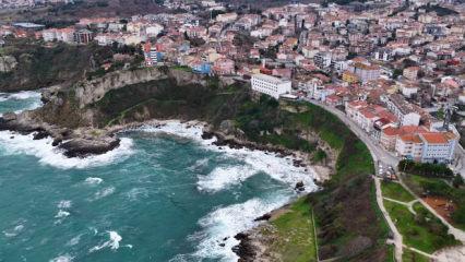 İstanbul'da fırtına Şile Sahili'ni vurdu: Dev dalgalar havadan g&ouml;r&uuml;nt&uuml;lendi