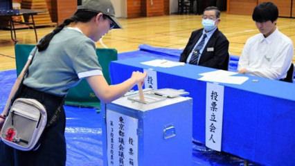 Japonya'da erken se&ccedil;im: Halk sandık başına gitti