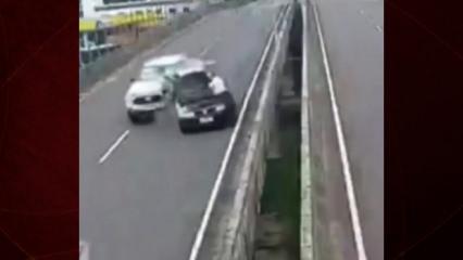 Kaputu kapatmak i&ccedil;in indi, k&ouml;pr&uuml;den d&uuml;şerek hayatını kaybetti