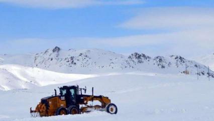 Kars'ta 15 k&ouml;y yolunda ulaşım sağlanamıyor