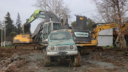Kaş yaparken g&ouml;z &ccedil;ıkardılar! Sakarya'da 1 araba i&ccedil;in 3 kep&ccedil;e battı