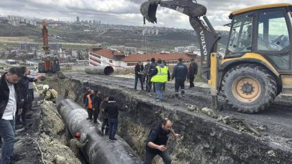 Kazı sırasında &ccedil;ukura d&uuml;şen iş&ccedil;i kurtarıldı