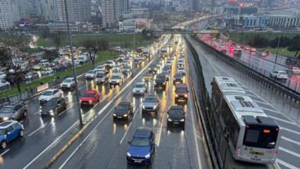 Okullarda tatil sona erdi! İstanbul'da trafik yoğunluğu