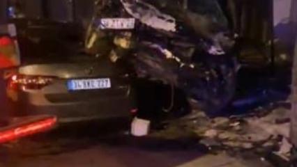 Otomobil ara&ccedil;ların &uuml;st&uuml;nden u&ccedil;up iş yerine girdi: Ka&ccedil;an s&uuml;r&uuml;c&uuml; yakalandı