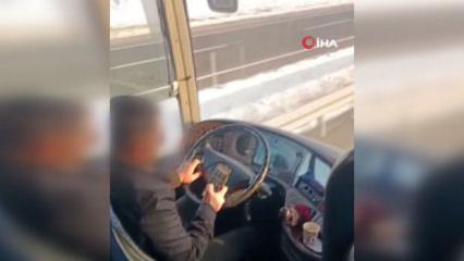 Sivas'ta meydana gelen kazada otob&uuml;s şof&ouml;r&uuml;n&uuml;n telefonla uğraştığı anlar kameraya yansıdı