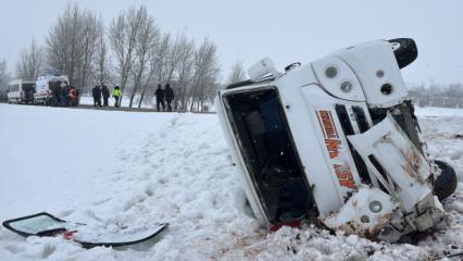Sivas'ta &ouml;ğrenci servisi devrildi! Yaralılar var