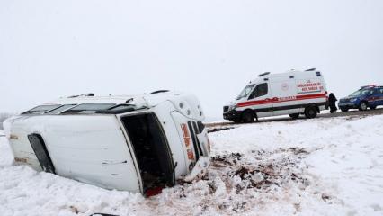 Son dakika: Sivas'ta okul servisi kaza yaptı, &ccedil;ok sayıda &ouml;ğrenci yaralandı...
