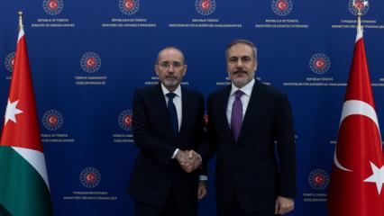 &Uuml;rd&uuml;n resmen duyurdu: 15 yıl sonra ilk kez T&uuml;rk topraklarına girdiler